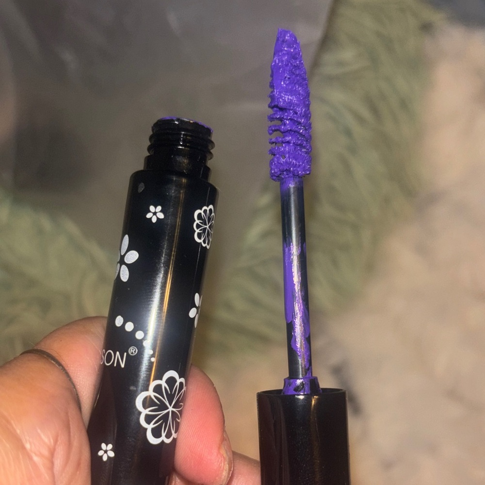 Teayason cat Bold Violet Mascara